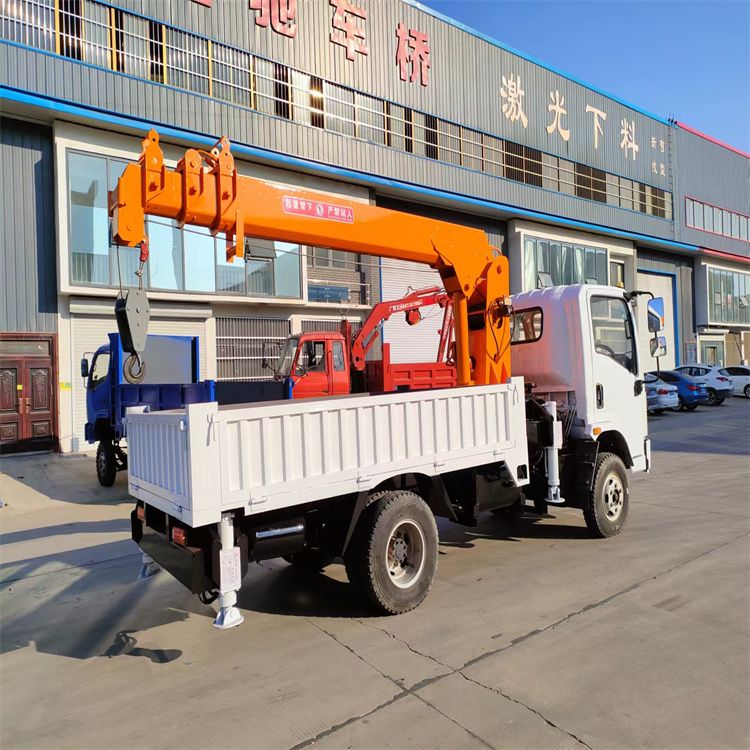 南阳市三轮随车吊定制 农用改装机自备吊中瑞长期出售