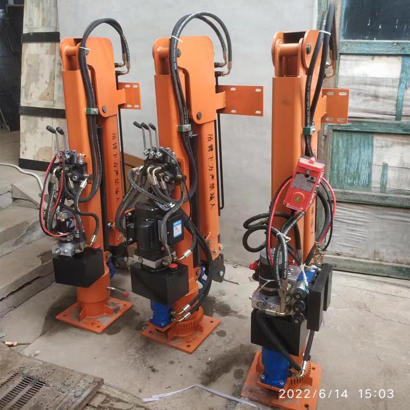 南阳市重汽蓝牌随车吊 3.2吨 国六动力强 液压驱动 农用自卸起重机